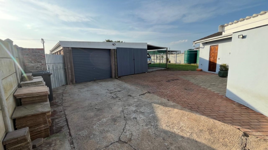2 Bedroom Property for Sale in Wavecrest Eastern Cape